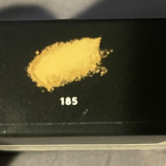 Fenty 185 Pro Filt’r Soft Matte Powder Foundation - Picture 3 of 4